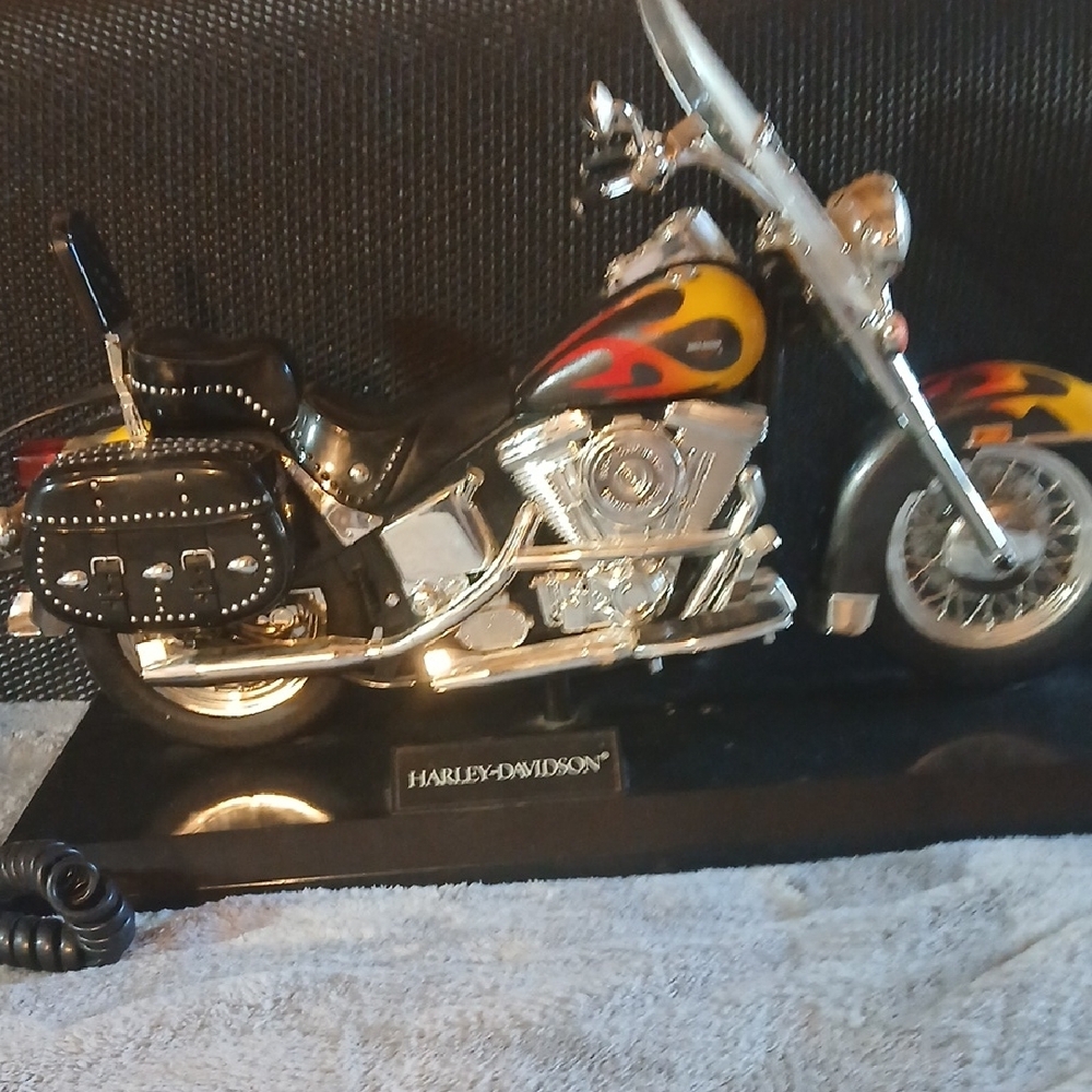 Harley-Davidson Black and Silver Motorcycle Telephone with Flame Accents - Picture 2 of 5
